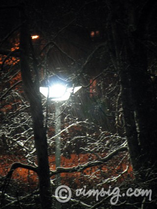 mörkt och lite snöigt ute