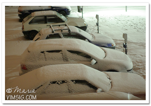 snöiga bilar