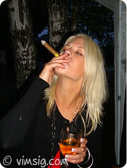 värdinna med cigarr