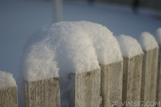 snö på staket